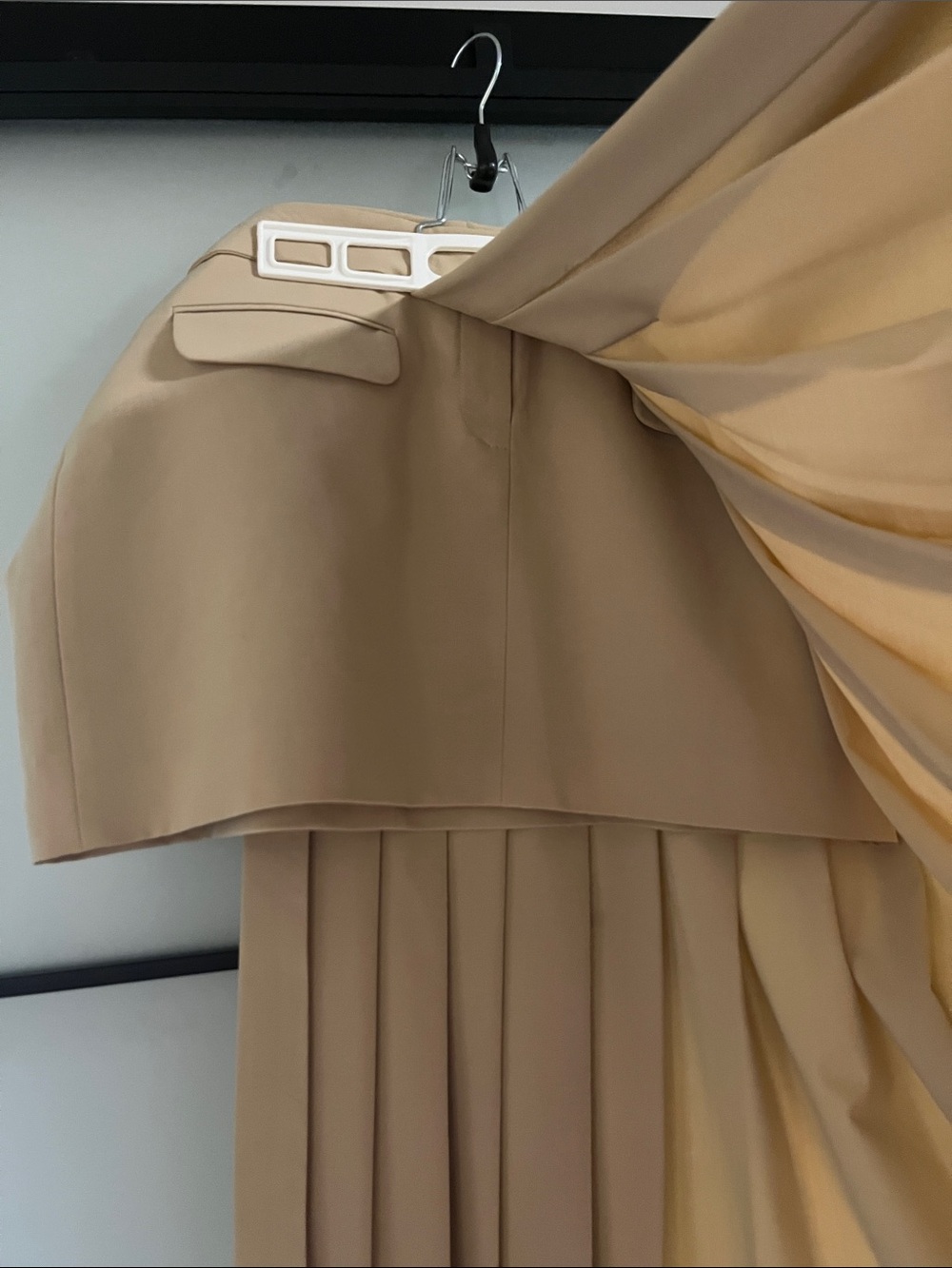 π Zara Beige Asymmetrical Pleated Skirt - Picture 4 of 6